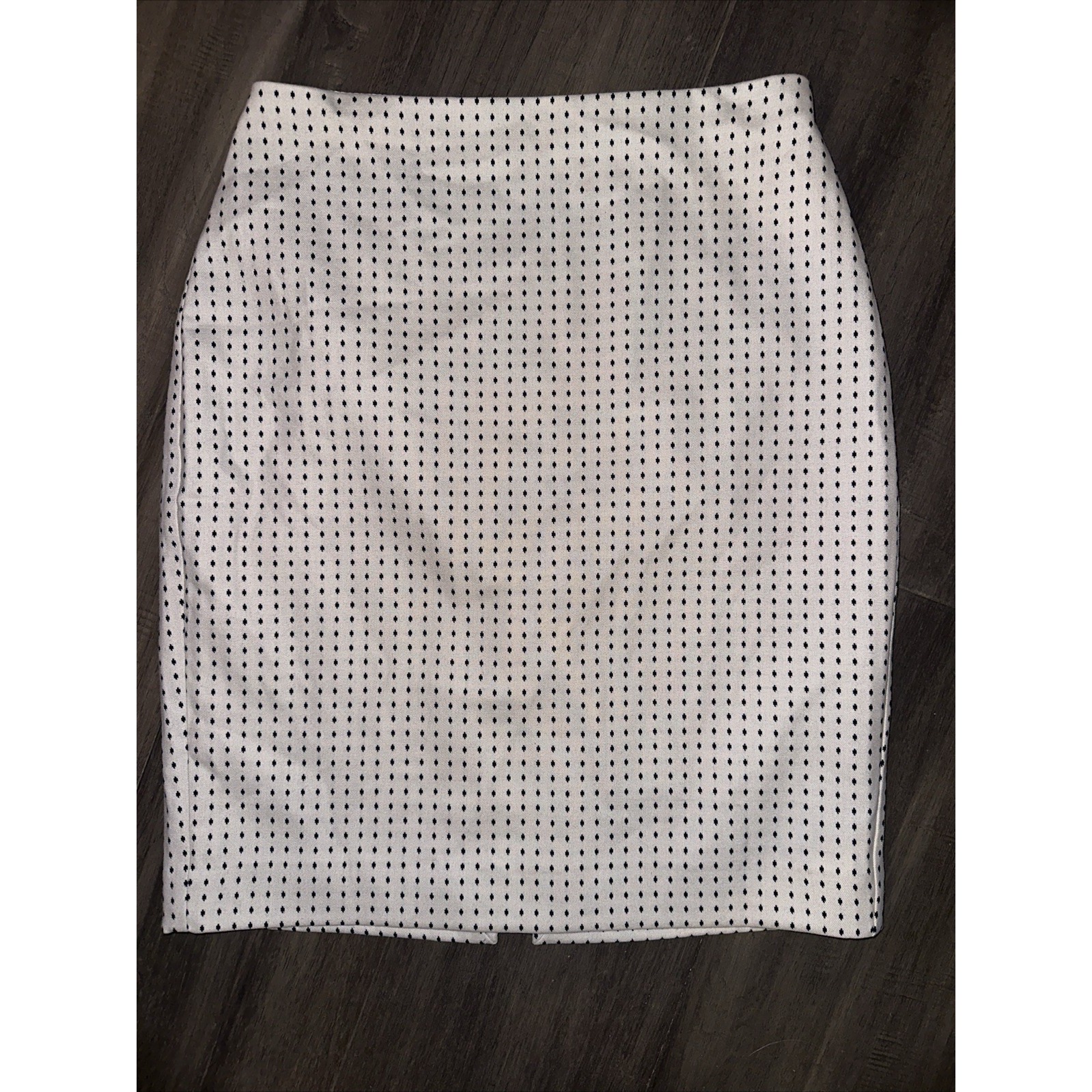 Express Lined Pencil Skirt Off White W/ Black Diamond Print Womens Size 8